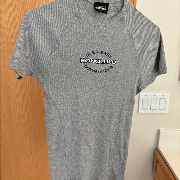 Honolulu Tight T-Shirt - Size Small - Picture 4 of 6